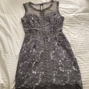 Size M mid-length lace dress great condition